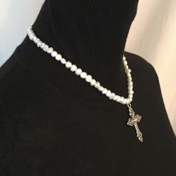 Tudors Elizabeth Real Pearls with Renaissance Cross Necklace, Handmade Replica - Picture 7 of 13